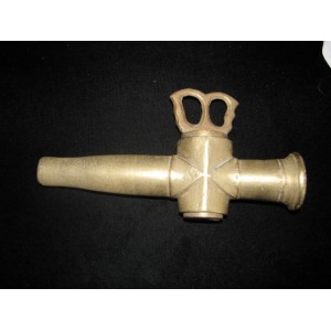 Grifo o llave de bronce para barril o vasija de vino